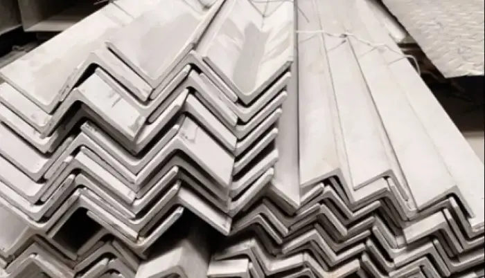 So sánh Composite vs thép hộp 75x75 - Chọn lựa nào cho công trình xây dựng bạn?