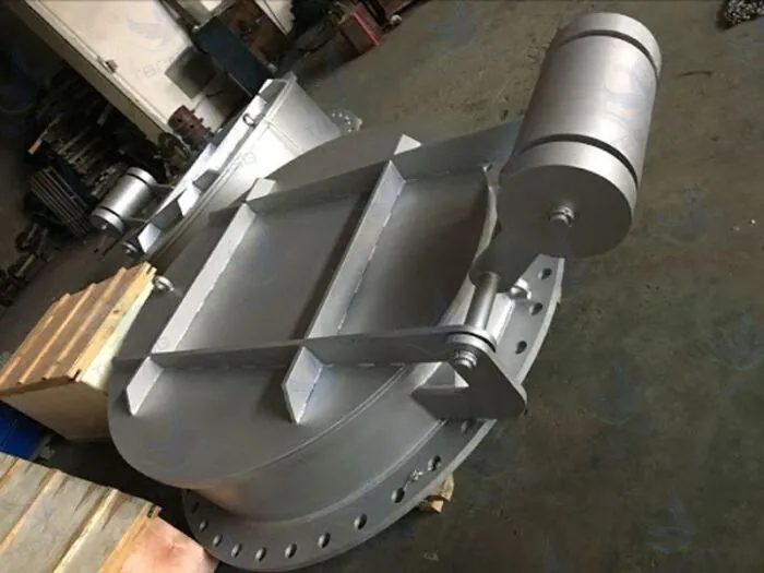 Van cửa lật ngăn triều – Giải pháp bảo vệ vùng ven sông và biển khỏi ảnh hưởng của thủy triều